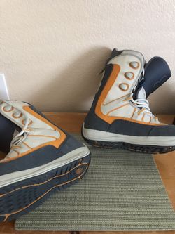 Snow boots size 8.50