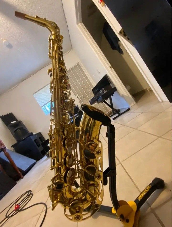 Yamaha-alto-sax-YAS-52