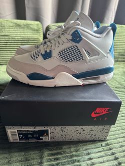 Air Jordan 4 Retro Military Blue