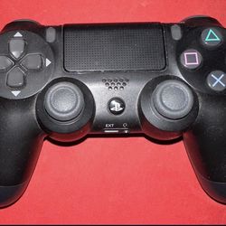 PS4 controller