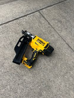 DEWALT DCN920B 20V MAX XR 21° Plastic round head Nailer $330
