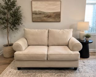 Hillcraft Loveseat