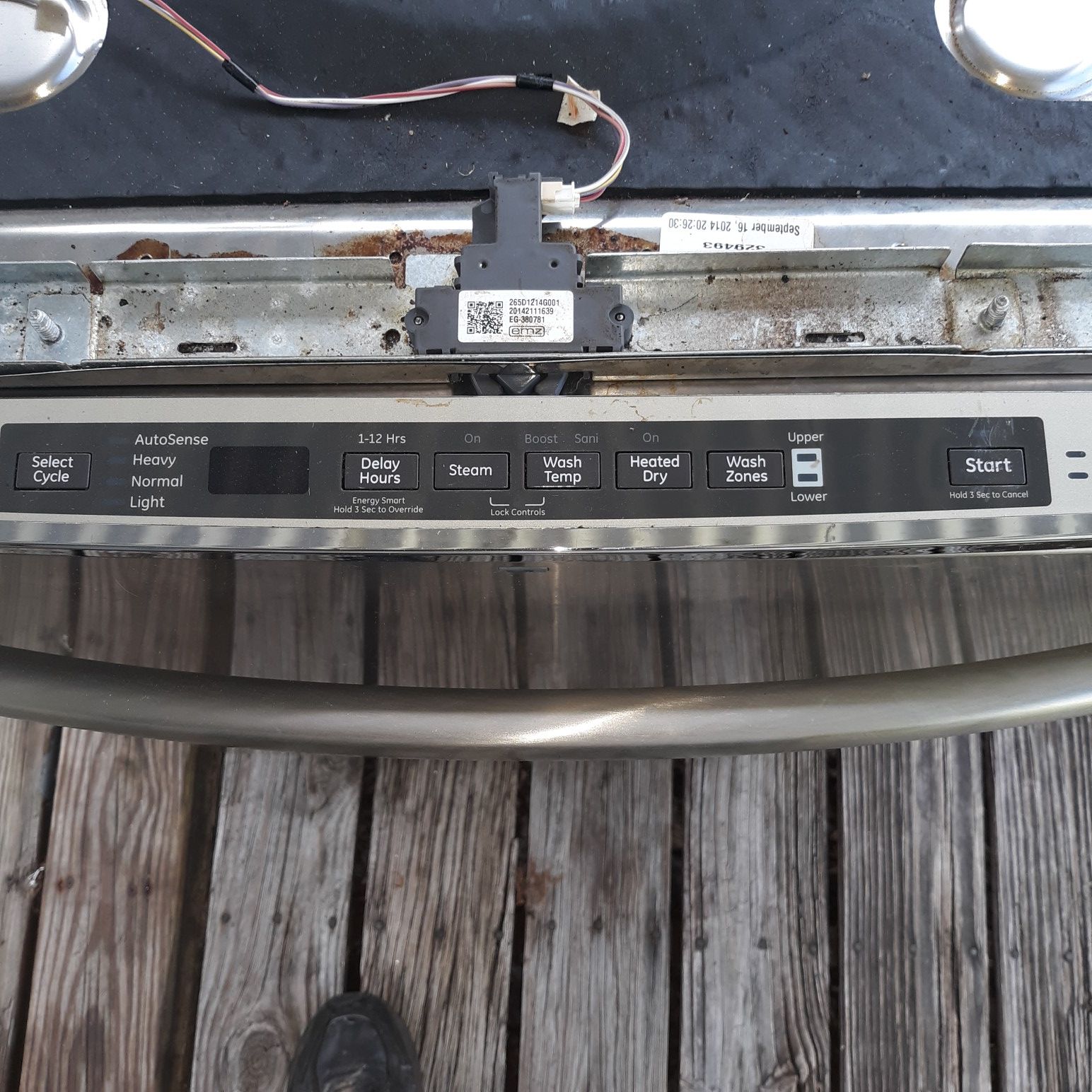 GE STAINLESS STEEL DISHWASHER ! EXCELLENT CONDITION AND PRICE !