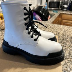 Women’s 7.5 Boots New Never Worn