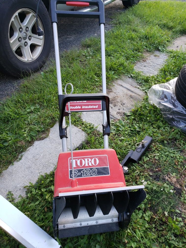 Toro S-120 Model 38000 Electric Snow Blower