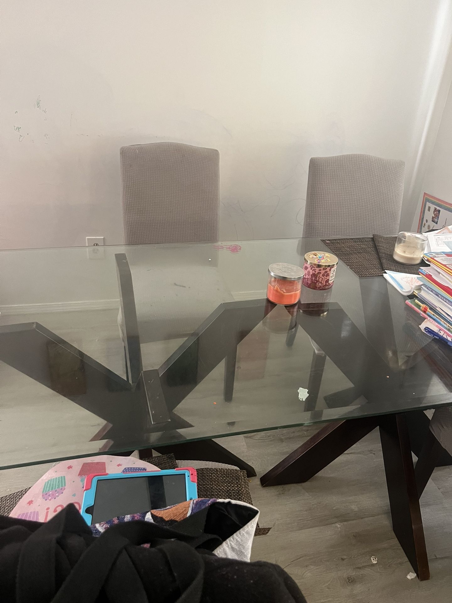 Dinning Table With Chairs