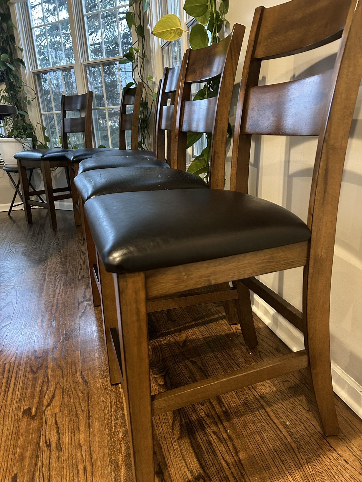 Set Of 6 Chair For High Dinning Table. All Are Good. 3 Chairs Have Minor Wear And Tare. Let Me Know If Any Questions