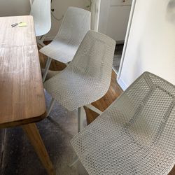Noho Move Chairs (4 White + 1 Black) 