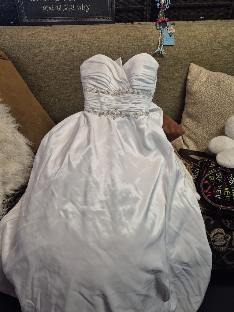 White Strapless Wedding Dress 