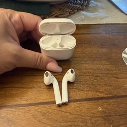 Airpods (2nd Generation)