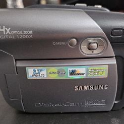Samsung SC-DC173U DVD Camcorder Kit – Vintage Digital Video Set