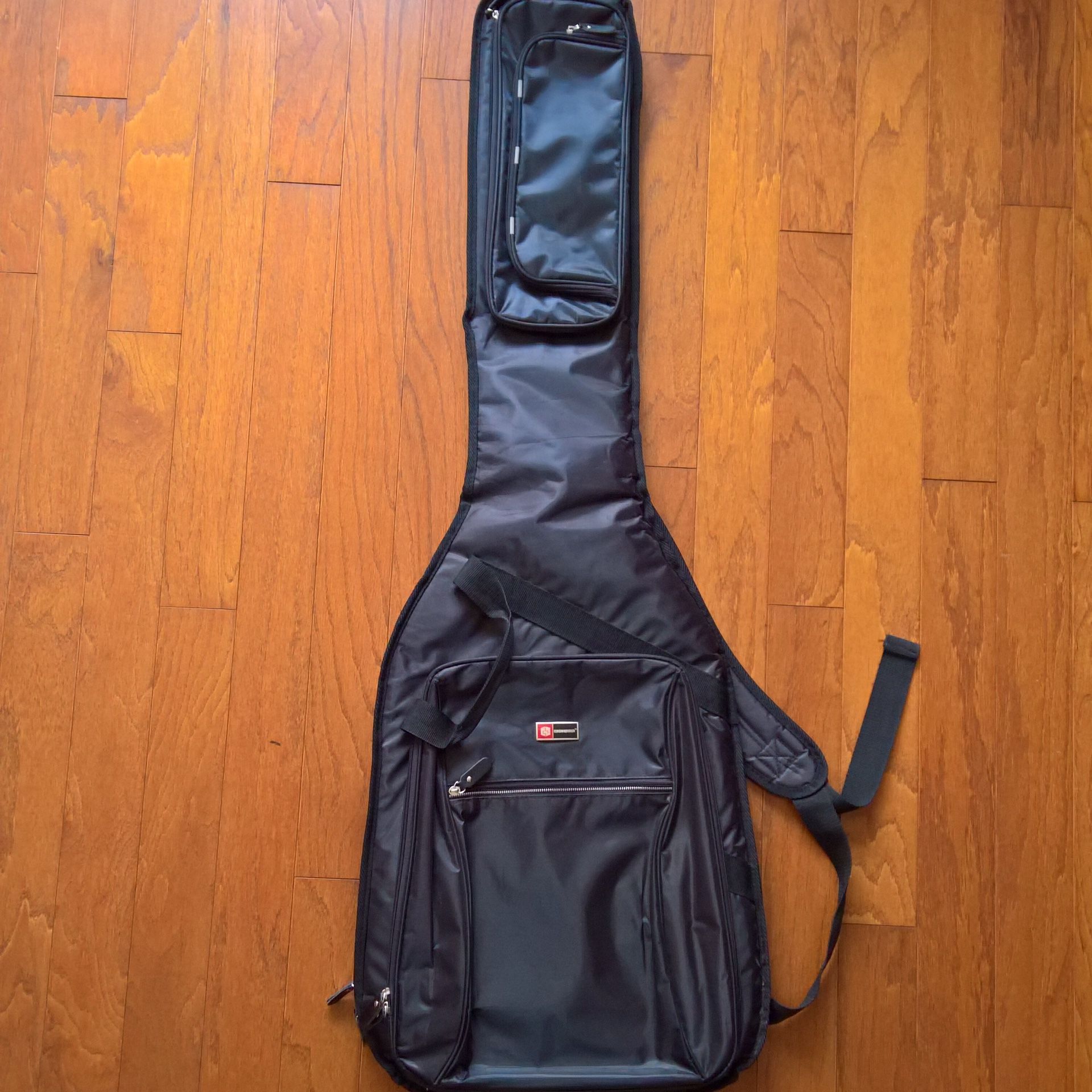 Crossrock CREG010BX Electric Bass Guitar Bag With Storage Pockets.