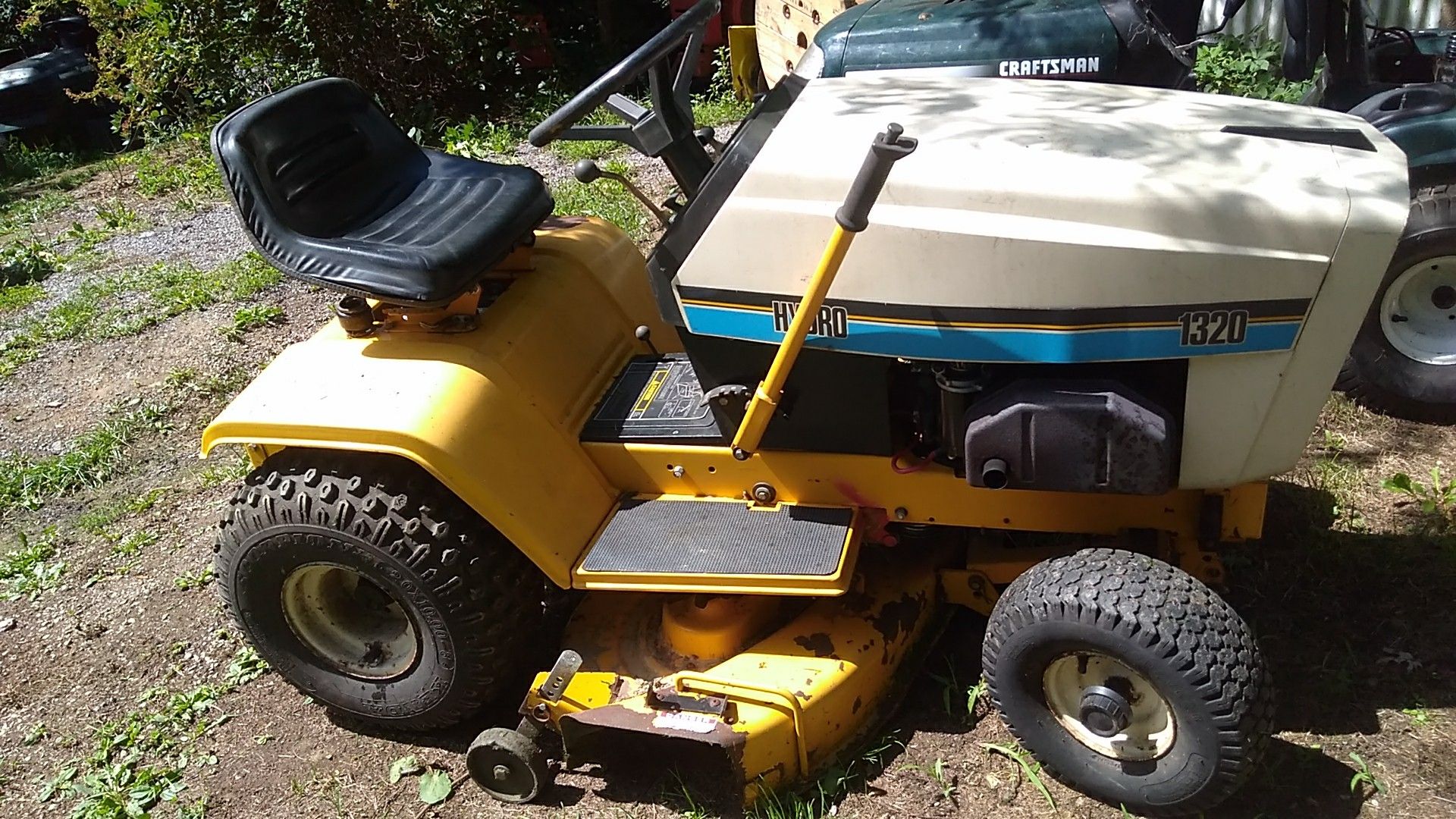 1320 Cub cadet hydro rear end 12.5 Kohler motor works good