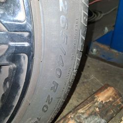 Set of Audi Wheels and tires (265/40/20)