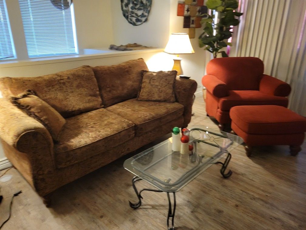 BEAUTIFUL ELEGANT COMFY COZY COUCH
