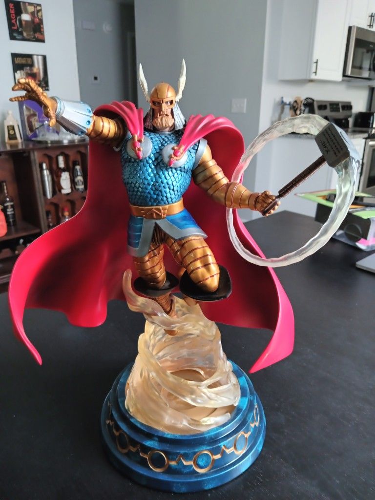 Marvel Statues Thor / Wolverine 