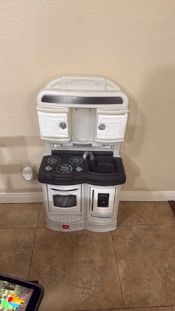 Toy kitchen