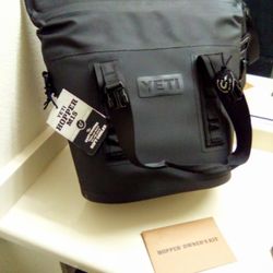 YETI HOPPER M15 ICE CHEST POUCH (BRAND NEW)