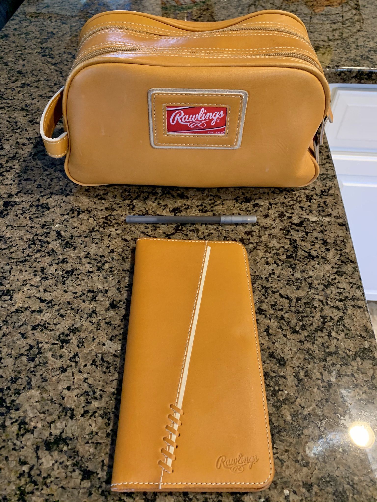 Rawlings Leather Toiletries Bag With Ticket/Passport Holder Baseball