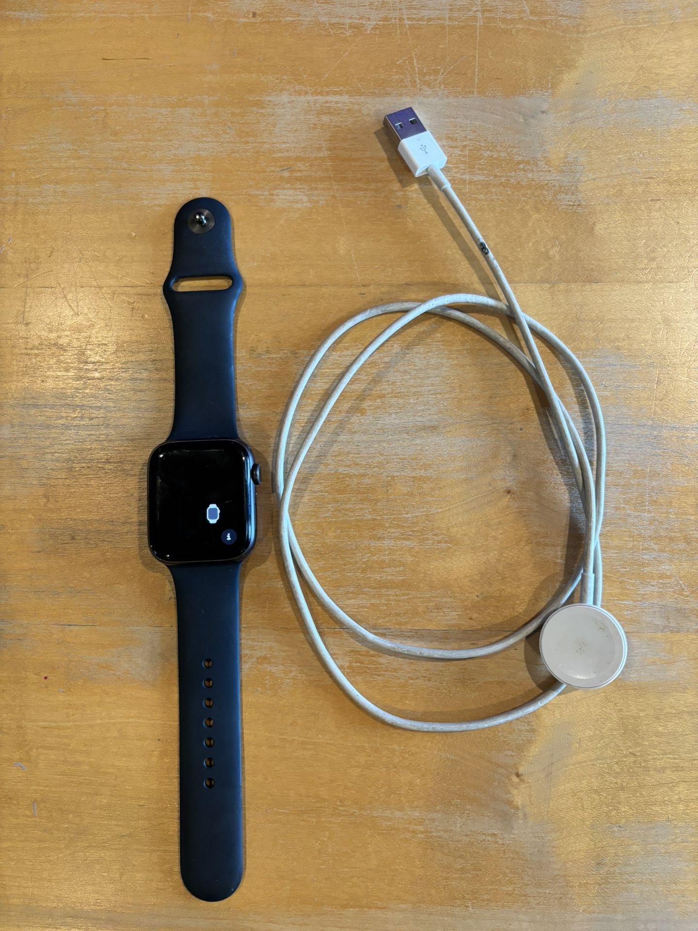 Apple Watch SE 2 With Charging Cord