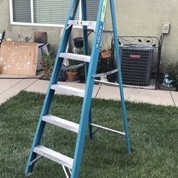 Werner 6’ fiberglass non-conductive 250 lbs capacity ladder 