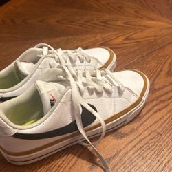 Nike Court Legacy