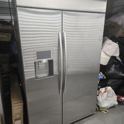 Like NEW SAMSUNG 48" BUILD-IN SIDE-BY-SIDE REFRIGERATOR IN STAINLESS STEEL 