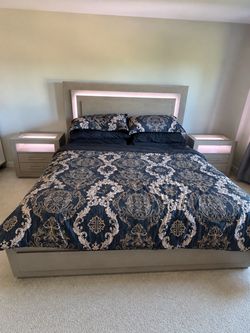 Bob’s Furniture COSMO King Size Set