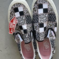 New Vans - 9 Mens / 10.5 Women  (Black & White)