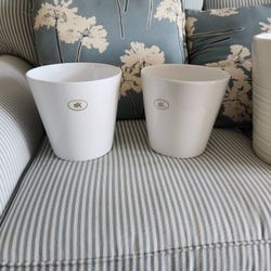 2 White Planters