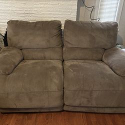 Reclining Loveseat/couch 