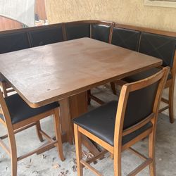 Dinning Table And Chairs 