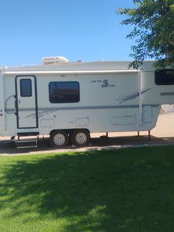 5th wheel trailer