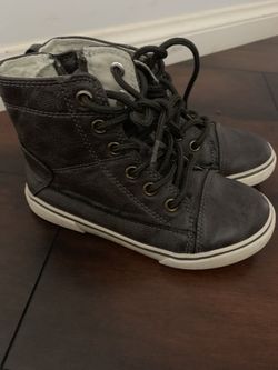 Toddler tennis shoes/boots size 10
