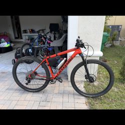 2019 Cannondale Hard Tail Trail 5.  Large