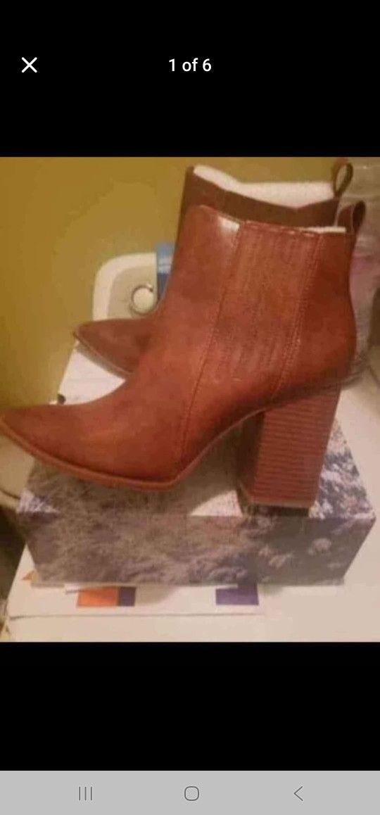 Brand New womans size 10 pointed toe slip on booties/Block heel Faux leather

