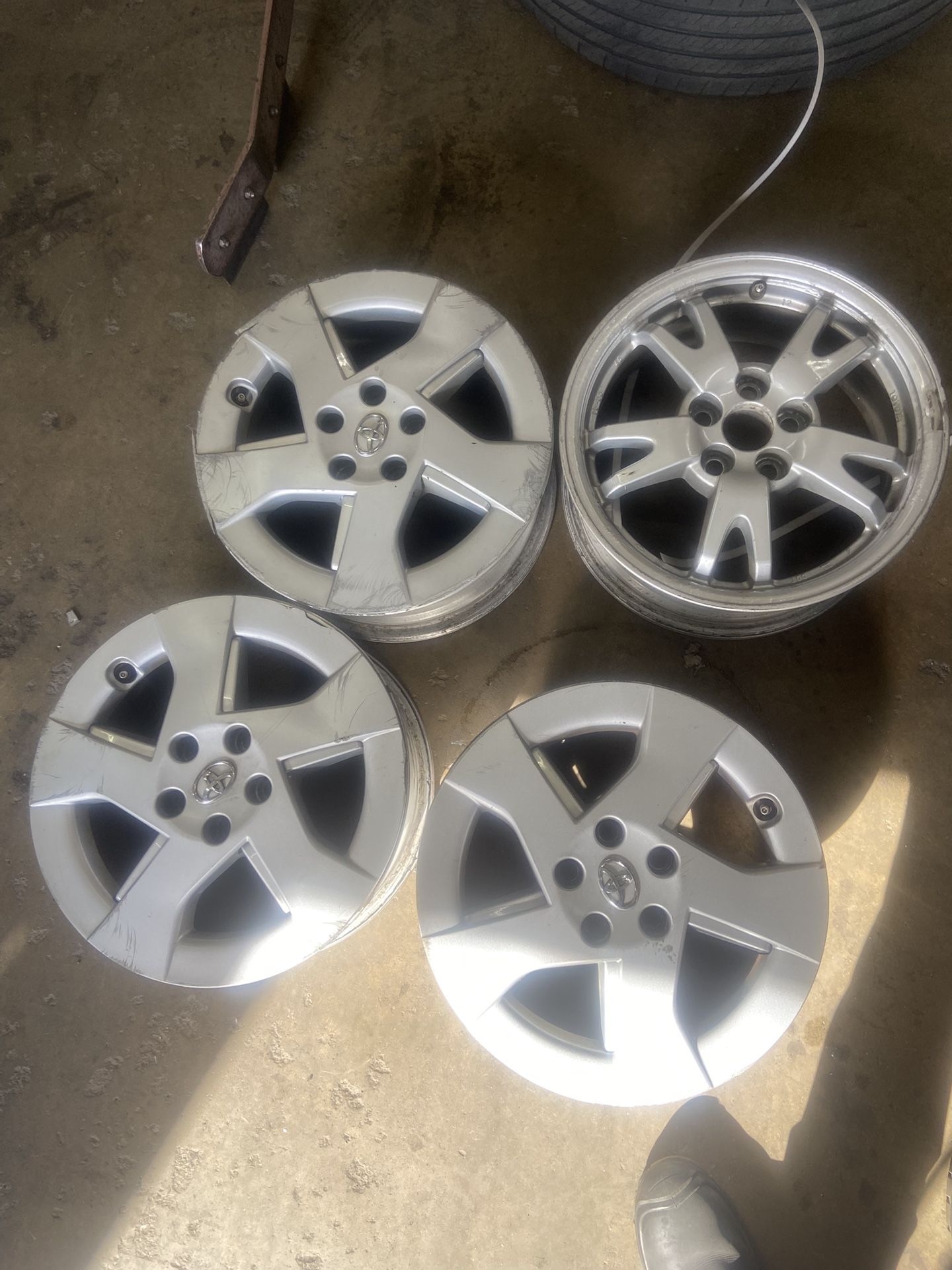 Toyota Pruis Factory Rims