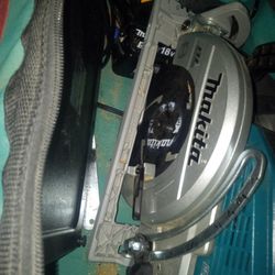 Makita Saw 18 Volt Battery Operated 