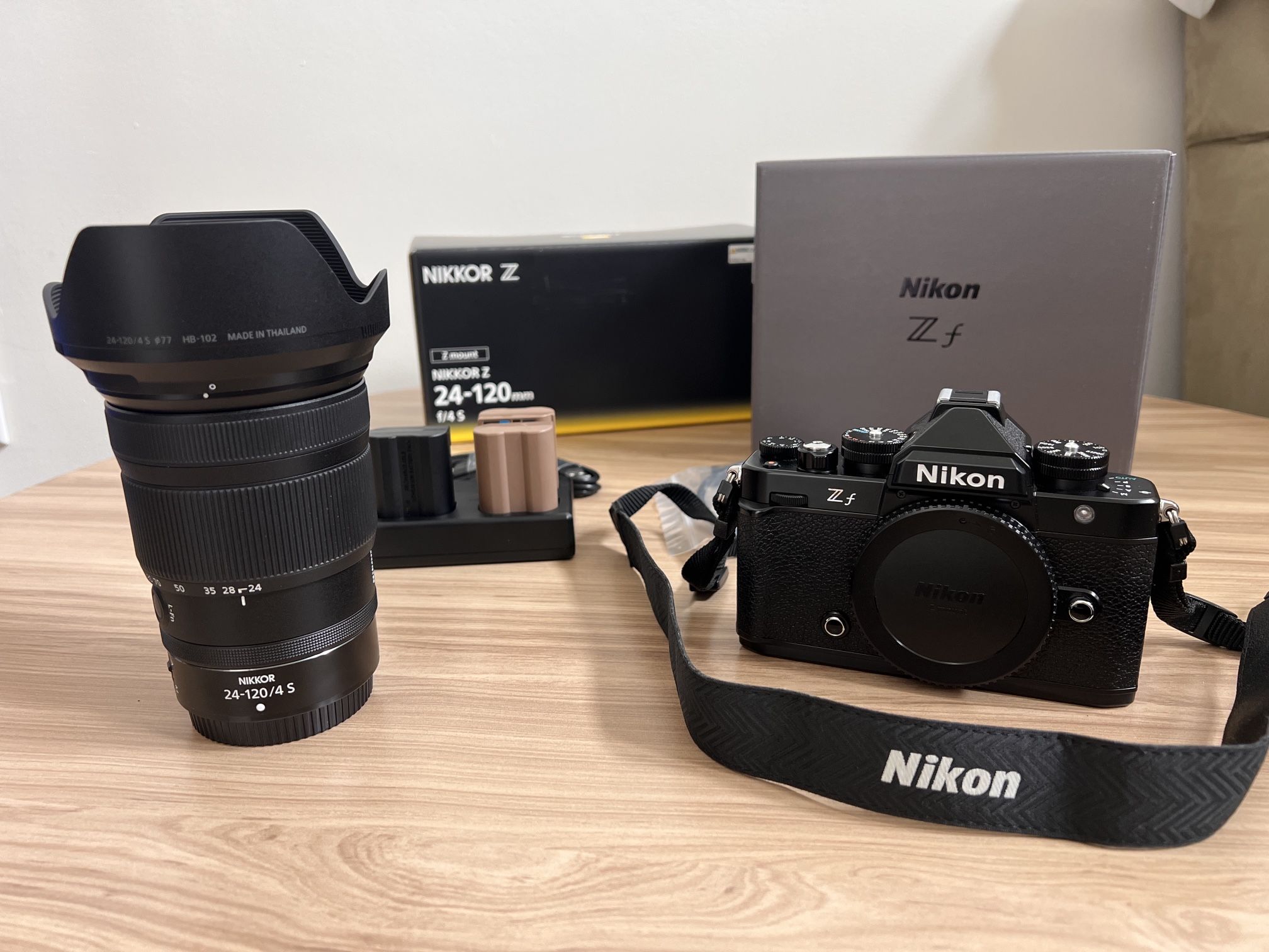 Like NEW!!! NIKON zf mirrorless camera, lens Nikon NIKKOR Z 24-120mm f/4 S (Nikon Z), extra battery