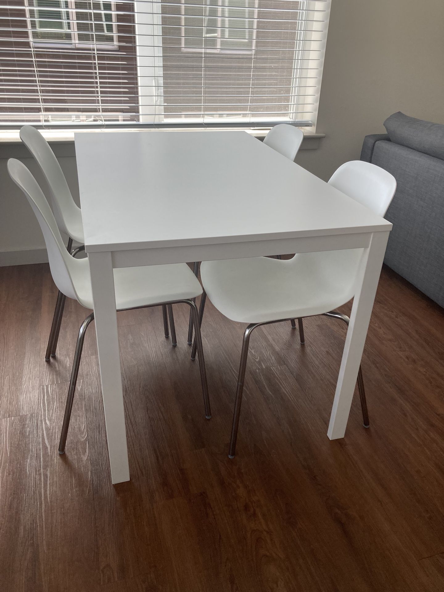 Extendable White Dining Table And Chairs