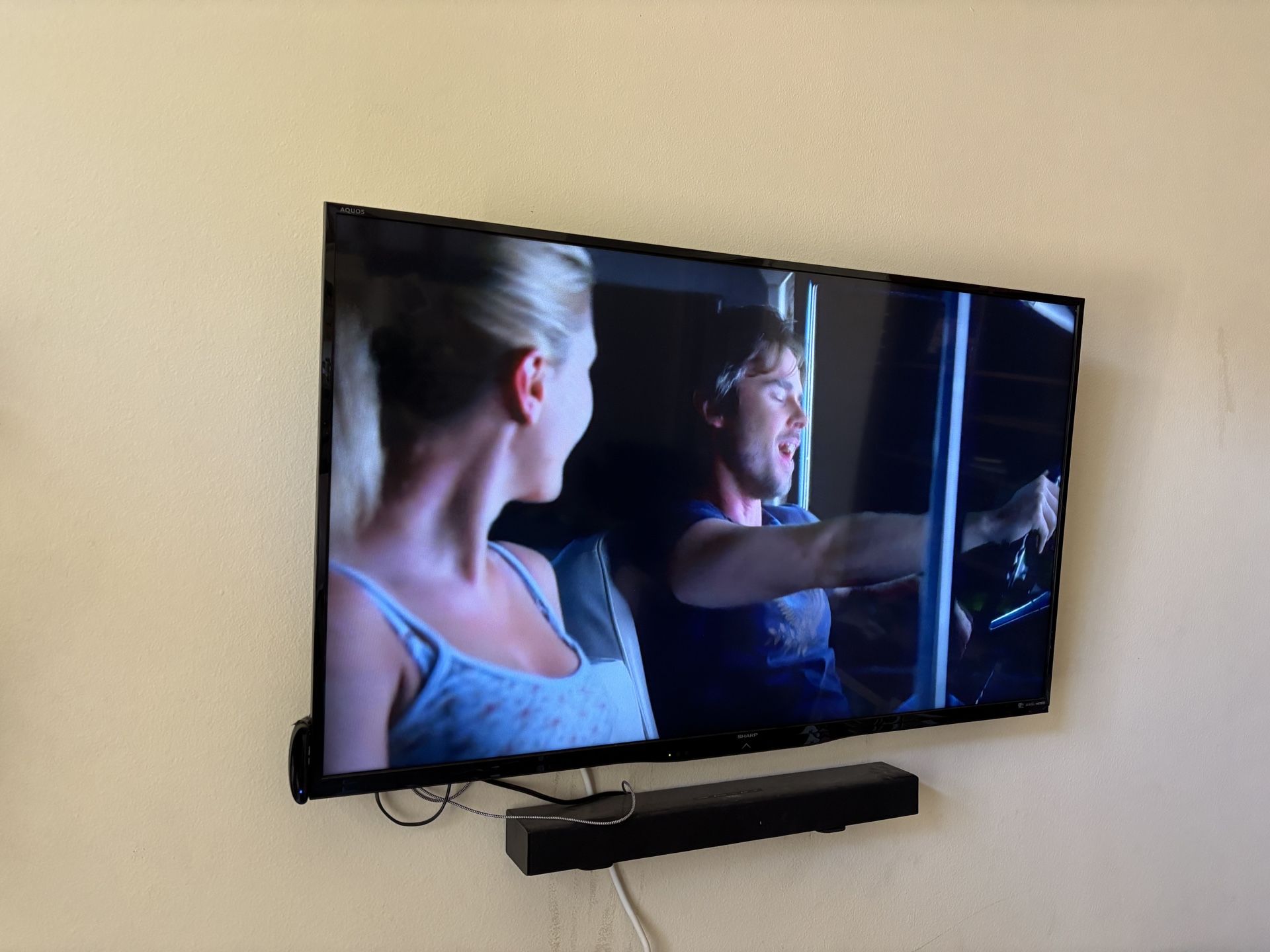 Large SHARP Tv/roku/wall Mount