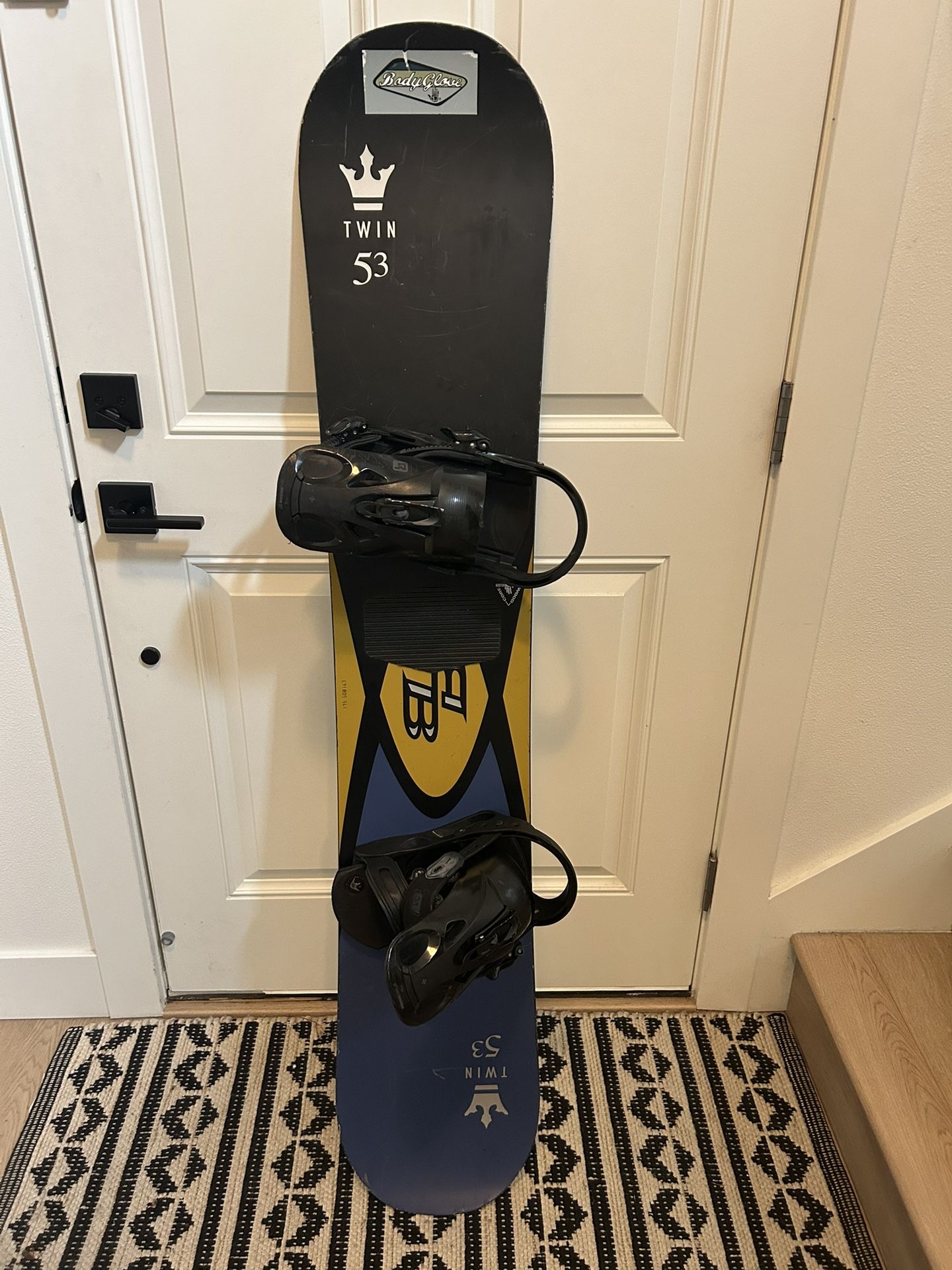Snowboard - Burton Twin  - 153cm and Burton Bindings - Large/Medium