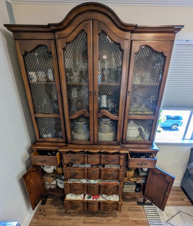 🔥 Elegant Union National Fine Furniture China Cabinet - Jamestown, NY Quality 🔥
