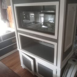 Fish Tank Stand Holds 2 .    40 Gallon Tanks.