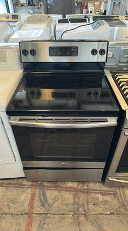 GE Stainless Steel Electric Range with GlassTop
