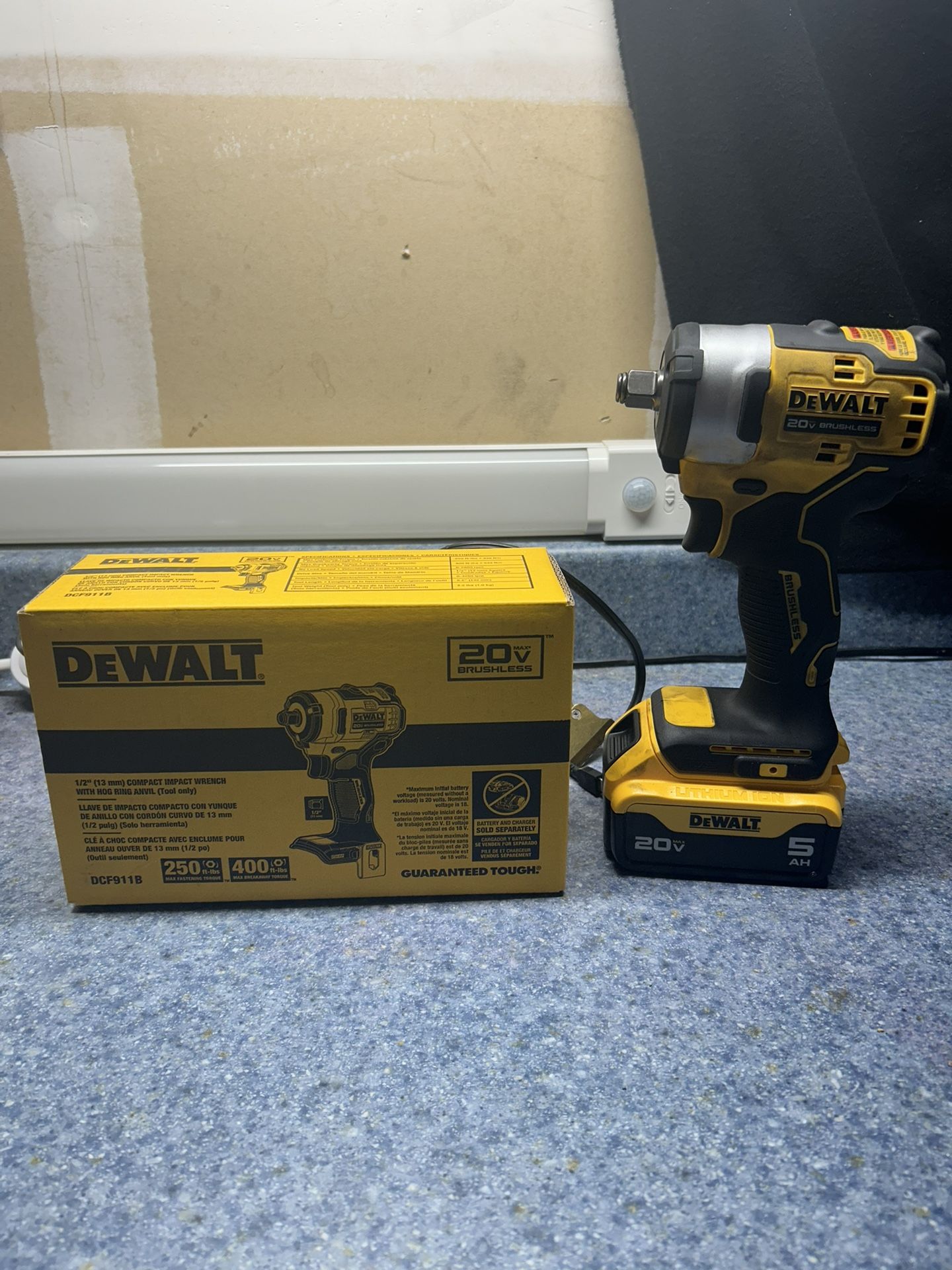 New 20v DEWALT 1/2” Impact Wrench