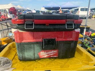 Milwaukee M18 FUEL PACKOUT 18-Volt Lithium-Ion Cordless 2.5 Gal. Wet/Dry Vacuum (Vacuum-Only