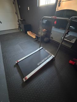 Running treadmill