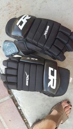 New with tags men's hockey gloves