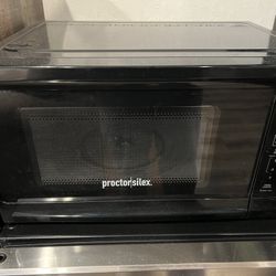 Proctor Silex 0.7 cu ft 700 Watt Microwave Oven - Black